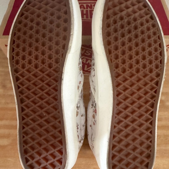 VANS Women’s 6.5 Vintage Floral Marshmallow Classic Slip On Sneakers CLEAN - Picture 8 of 9
